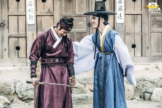 Gambar Foto U-Know Yunho Saat Syuting 'Night Watchman'