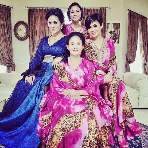 Gambar Foto Krisdayanti, Yuni Shara dan Ibunda Tercinta