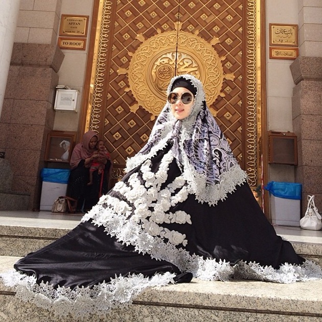 Gambar Foto Syahrini Berlebaran di Arab Saudi
