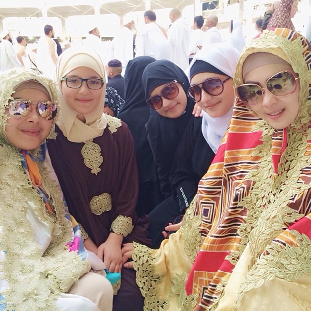 Gambar Foto Syahrini di Masjid Al-Haram
