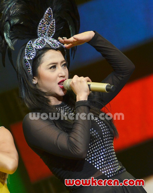 Gambar Foto Dewi Persik Tampil di Konser 'Forza Juventus' Foto 2 dari 62
