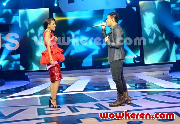 Gambar Foto Nowela dan Judika Nyanyikan Lagu 'Aku yang Tersakiti'