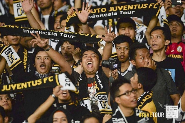 Gambar Foto Meriahnya Pendukung Juventus