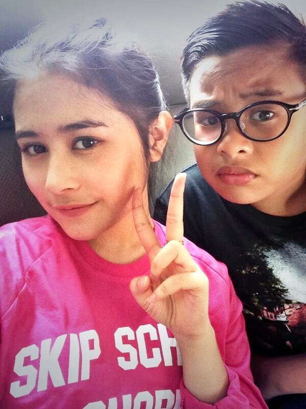 Gambar Foto Prilly Latuconsina Bersama Adiknya