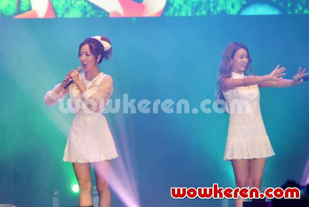 Gambar Foto Namjoo dan Bomi A Pink di 'White Concert'