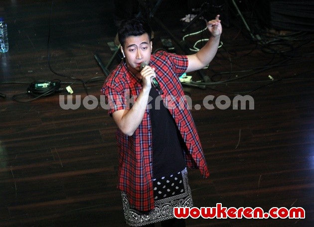 Gambar Foto Vidi Aldiano di Panggung Konser Youthnesian 2014
