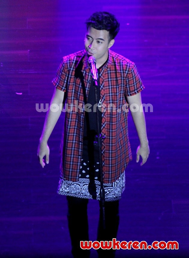 Gambar Foto Vidi Aldiano di Panggung Konser Youthnesian 2014