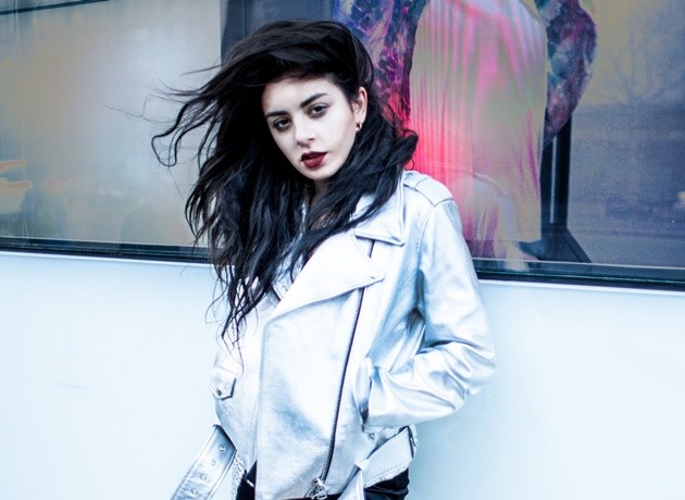 Gambar Foto Charli XCX Photoshoot