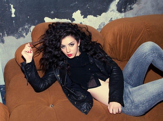 Gambar Foto Charli XCX Photoshoot