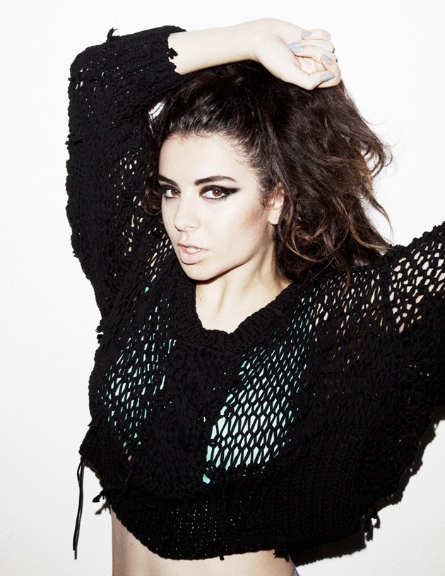 Gambar Foto Charli XCX Photoshoot