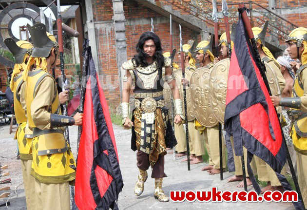 Gambar Foto Dave Swatt Saat Proses Syuting Serial 'Ksatria Pandawa 5'