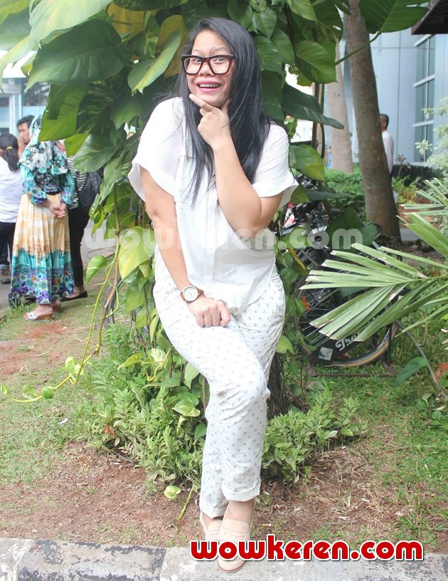 Gambar Foto Okky Lukman Jadi Istri Budi Anduk di 'Lenong Rempong'