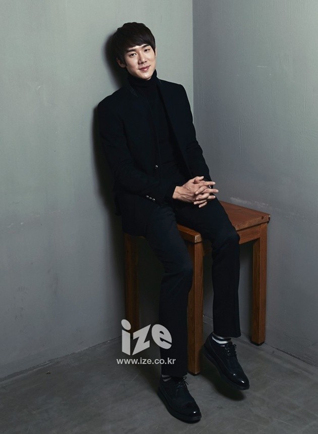 Gambar Foto Yoo Yeon Seok di Majalah Ize Edisi Januari 2014