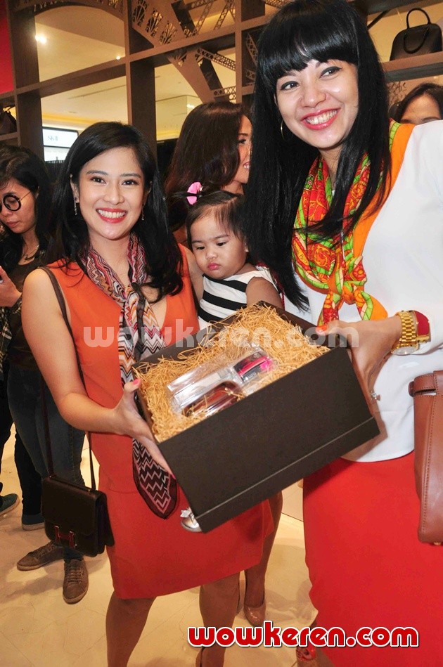 Gambar Foto Dian Sastro di Peluncuran Buku 'Moms and The City'