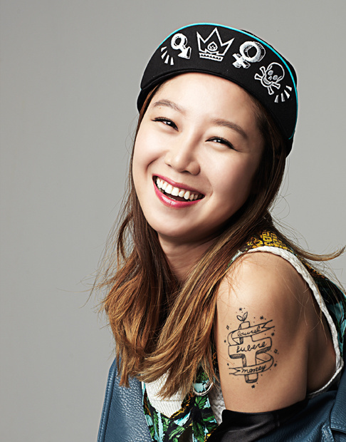 Gambar Foto Gong Hyo Jin di Katalog Produk Hats On