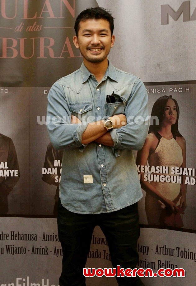 Gambar Foto Rio Dewanto Hadir di Syukuran Film 'Bulan di Atas Kuburan'