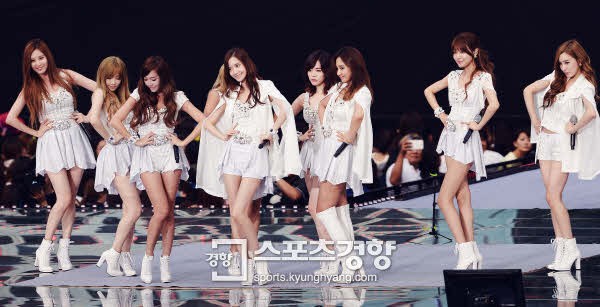 Gambar Foto Girls' Generation Saat Nyanyikan Lagu 'Hoot'