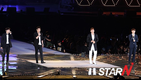 Gambar Foto Kolaborasi Fly to the Sky Bersama Ryeowook dan D.O. Nyanyikan Lagu 'Missing You'