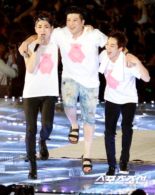 Gambar Foto Key SHINee, Shindong Super Junior dan Xiumin EXO di Konser 'SMTOWN Live World Tour IV'