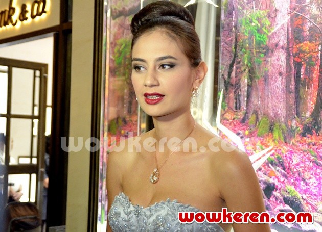 Gambar Foto Marissa Nasution di Acara Re-Opening Frank & Co Jewellery