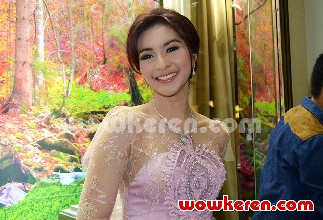 Gambar Foto Maudy Koesnaedi di Acara Re-Opening Frank & Co Jewellery