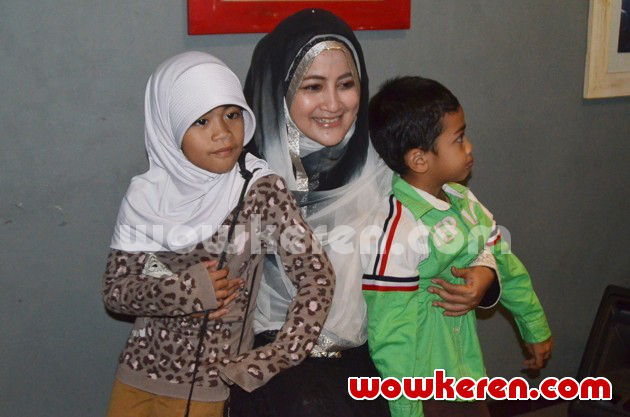 Gambar Foto Pipik Dian Irawati Saat Launching Single 'Ibu dan Kasihmu'