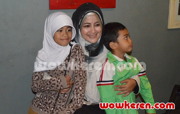Gambar Foto Pipik Dian Irawati Saat Launching Single 'Ibu dan Kasihmu'
