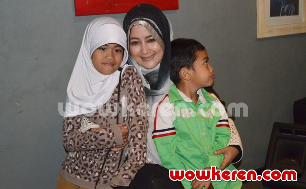 Gambar Foto Pipik Dian Irawati Saat Launching Single 'Ibu dan Kasihmu'