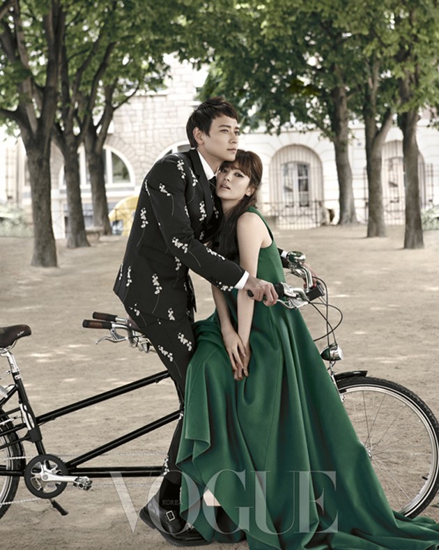 Gambar Foto Mesranya Kang Dong Won dan Song Hye Kyo di Majalah Vogue Edisi September 2014