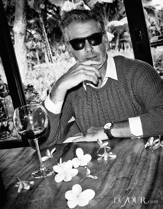 Gambar Foto Pierce Brosnan Kenakan Sweater Keluaran Salvatore Ferragamo