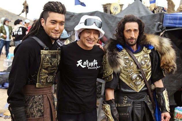 Gambar Foto Choi Siwon, Jackie Chan dan Adrien Brody Saat Proses Syuting  Film 'Dragon Blade'