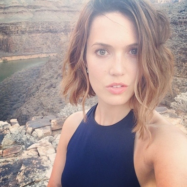 Foto Mandy Moore saat Liburan, Keluarga dan Pasangan 