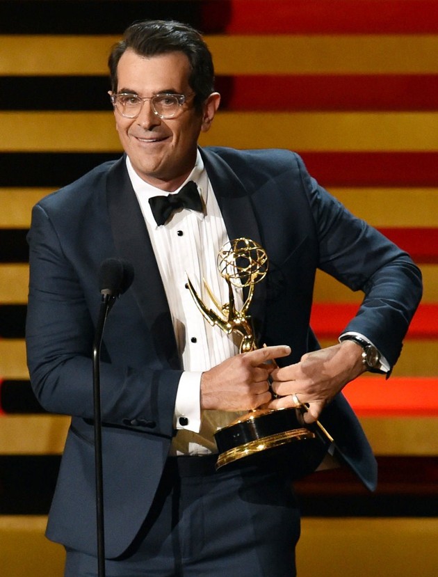 Foto Ty Burrell Raih Piala Outstanding Supporting Actor in a Comedy Series
