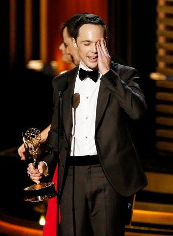 Gambar Foto Jim Parsons Raih Piala Outstanding Lead Actor In A Comedy Series