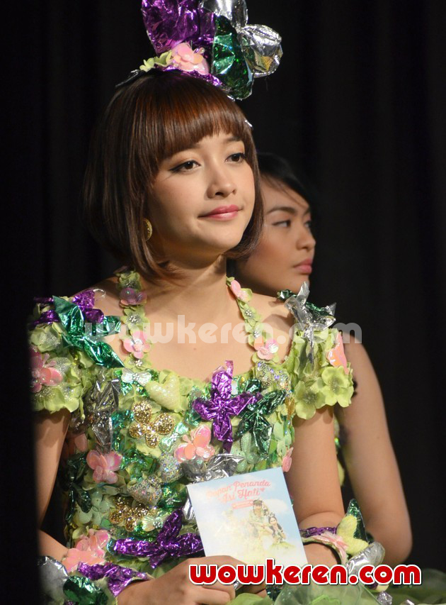 Gambar Foto Kinal JKT48 Saat Perilisan Single ke-7 'Kokoro No Placard'