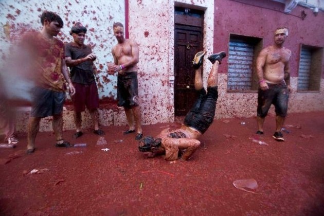 Gambar Foto Kemeriahan Festival La Tomatina 2014