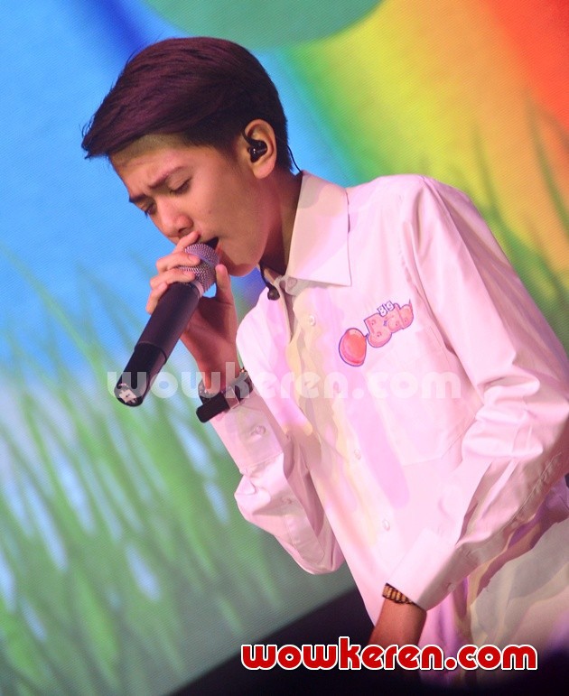 Gambar Foto Penampilan Iqbaal Ramadhan CJR di Konser Eksklusif Big Babol & CJR