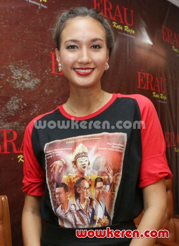 Gambar Foto Nadine Chandrawinata di Jumpa Pers Film 'Erau Kota Raja'