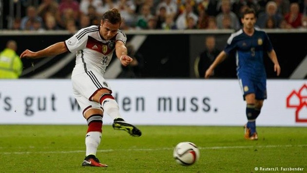 Gambar Foto Mario Gotze Cetak Gol di Menit ke-78