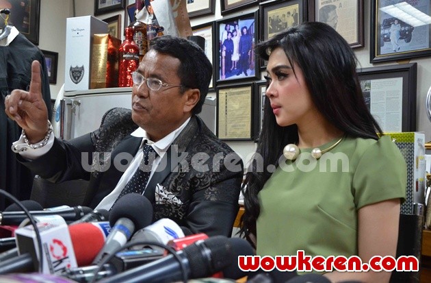 Gambar Foto Jumpa Pers Klarifikasi Penggerebekan KTV Princess Syahrini