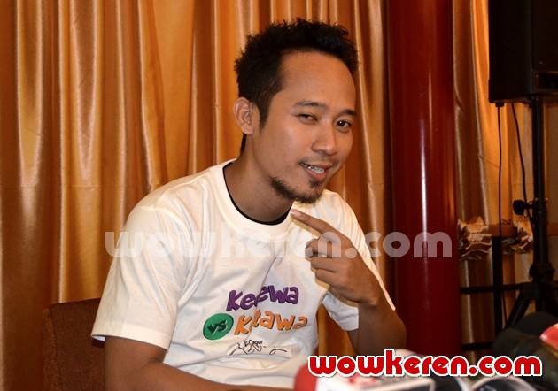 Gambar Foto Denny Cagur Merilis Single 'Kecewa VS Ketawa'