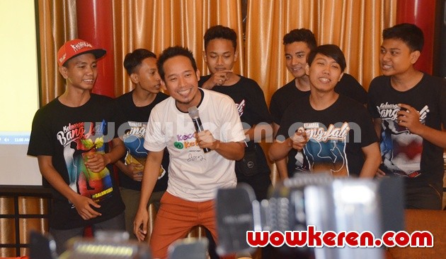 Gambar Foto Denny Cagur Merilis Single 'Kecewa VS Ketawa'