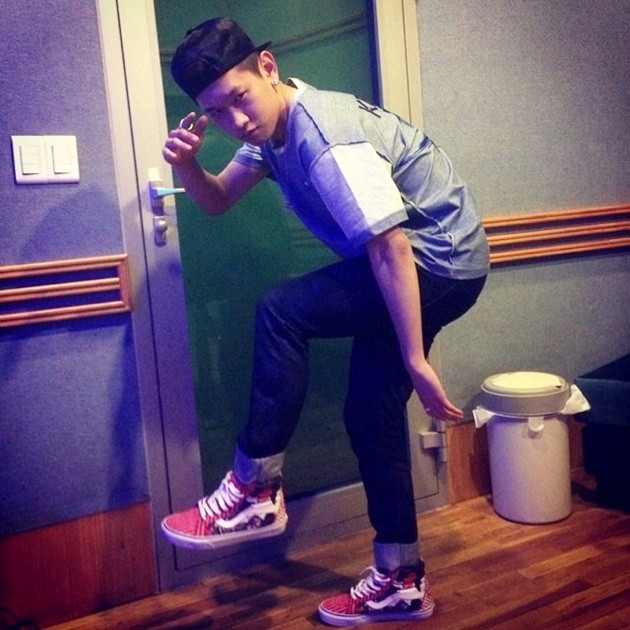 Gambar Foto Crush Terkenal Sejak Rilis Single 'Sometimes'
