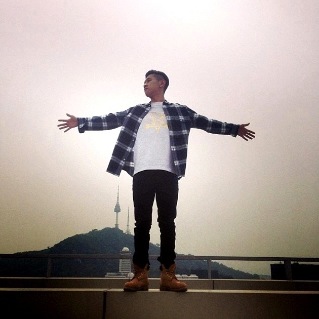 Gambar Foto Crush Terkenal Sejak Rilis Single 'Sometimes'