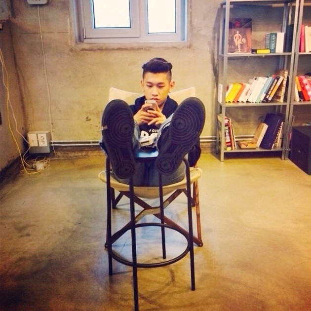 Gambar Foto Crush Terkenal Sejak Rilis Single 'Sometimes'