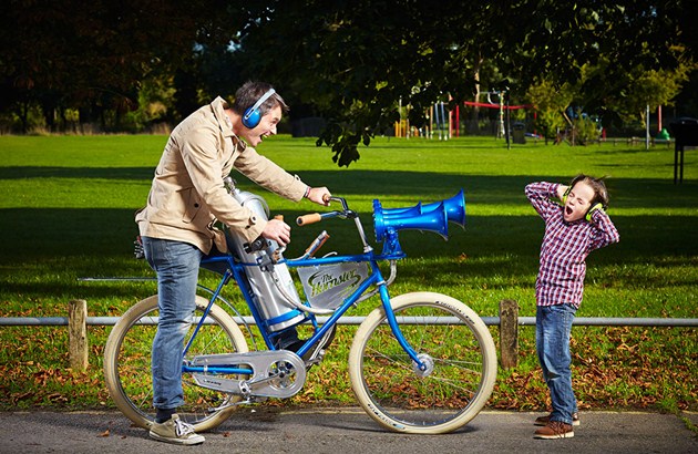 Gambar Foto Yannick Read, Pembuat Bel Sepeda dengan Suara Terkeras Sedunia