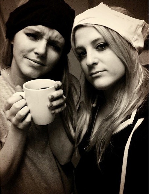 Gambar Foto Meghan Trainor Bersama Emmy Palmer