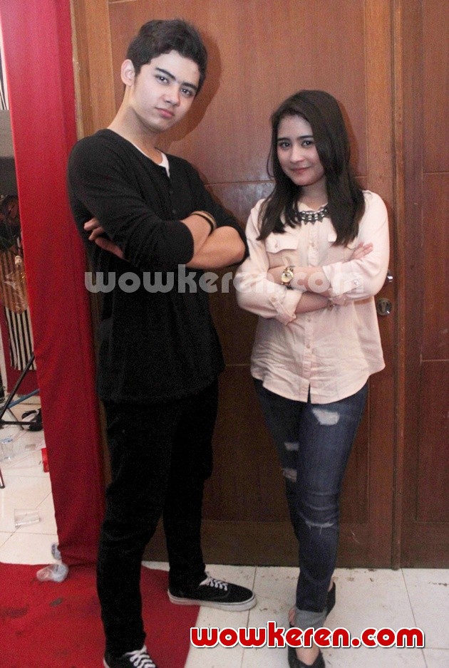 Gambar Foto Aliando dan Prilly Latuconsina Rehat Syuting 'Ganteng-Ganteng Serigala'