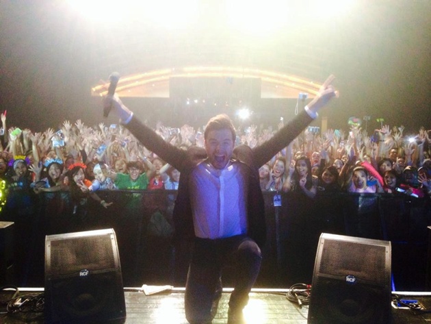 Gambar Foto Penggemar Shane Filan di Konser 'You and Me Tour Live in Jakarta'