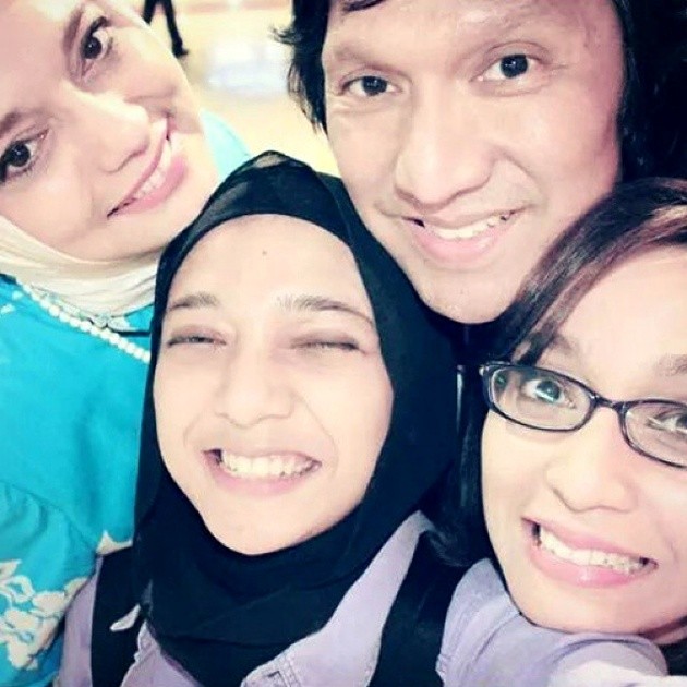 Gambar Foto Marissa Haque, Ikang Fawzi dan Kedua Anak Mereka Foto 2